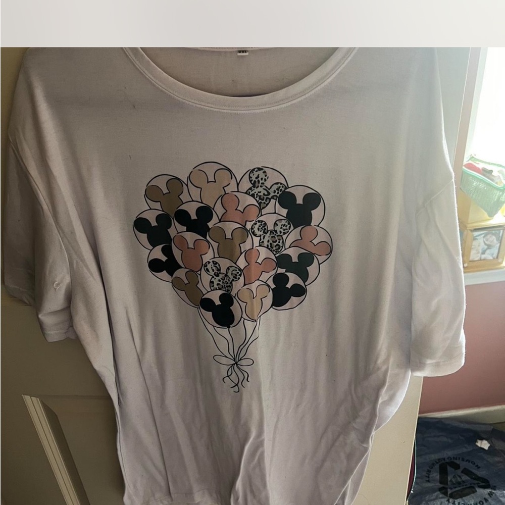 Small Business Made Disney Women's Short Sleeve Tee - White with Mickey Balloons